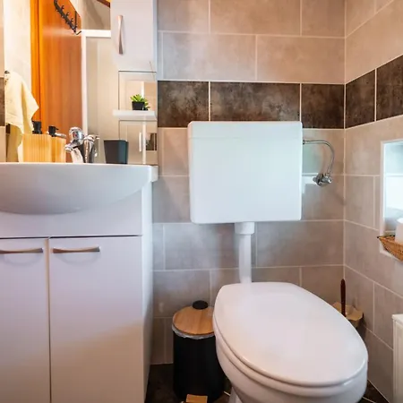 Specious Manitu In Forest Countryside شقة Fužine