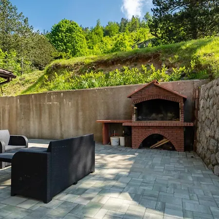 Specious Manitu In Forest Countryside شقة Fužine